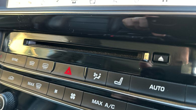 Jaguar F-Pace 2.0d [180] Chequered Flag 5dr Auto AWD Diesel Estate